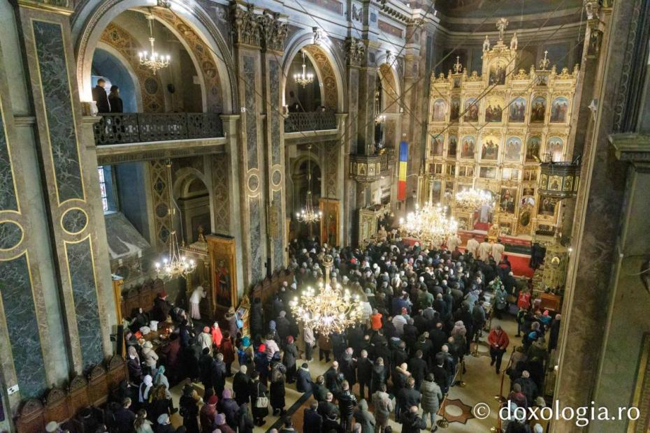 „Troița de arhierei” la Catedrala Mitropolitană: Studenții și profesorii Facultății de Teologie și-au cinstit sfinții ocrotitori / Foto: pr. Silviu Cluci